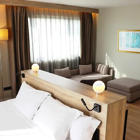 يوروهوتيل دياغونال بورت 4* برشلونة